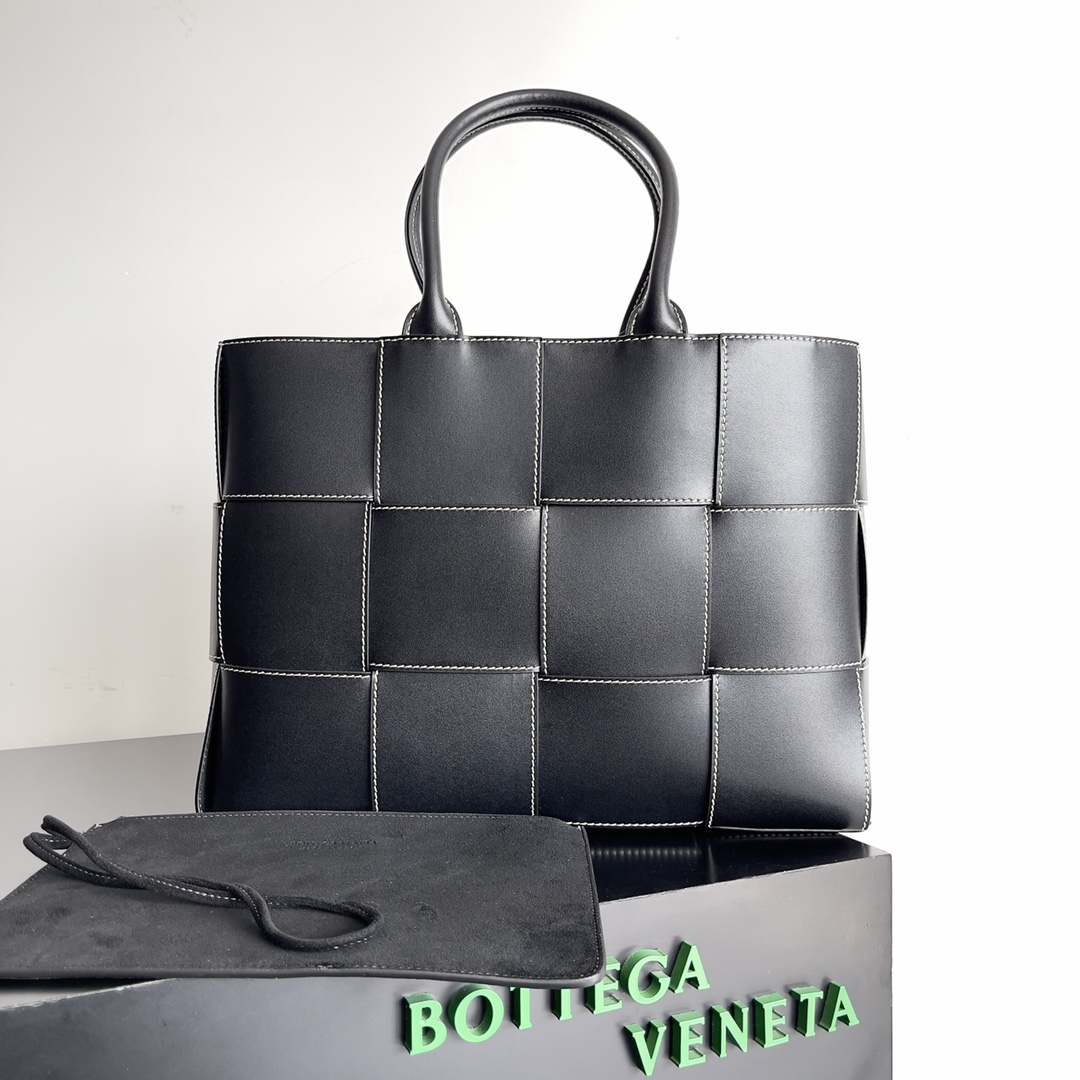 Bottega Veneta Shopping Bags